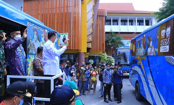 Massifkan Vaksinasi Covid-19, Wali Kota Pekanbaru Luncurkan 5 Bus Vaksin Mobile