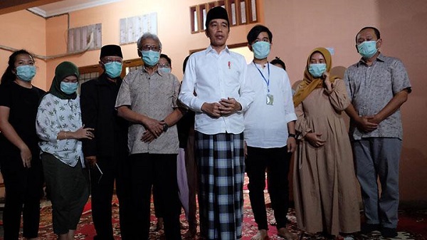 Tak Perlu ke Rumah, Presiden Jokowi Minta Masyarakat Doakan Ibunya dari Rumah Masing-masing