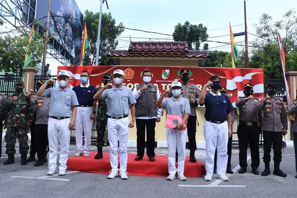 Wali Kota Pekanbaru Terima Bantuan 250 Ton Beras dari Yayasan Buddha  Tzu Chi