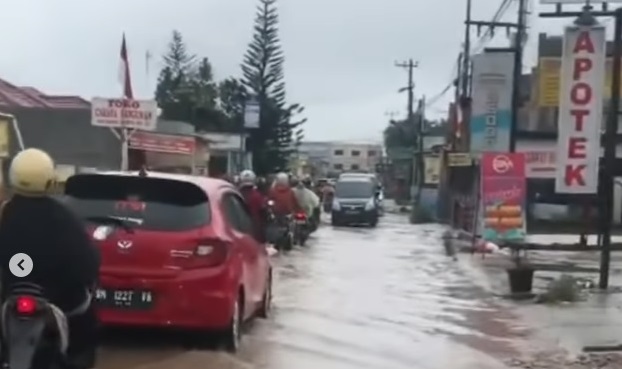 Curah Hujan Tinggi, Pj Walikota Perintahkan Camat dan Lurah Pantau Titik Rawan Banjir