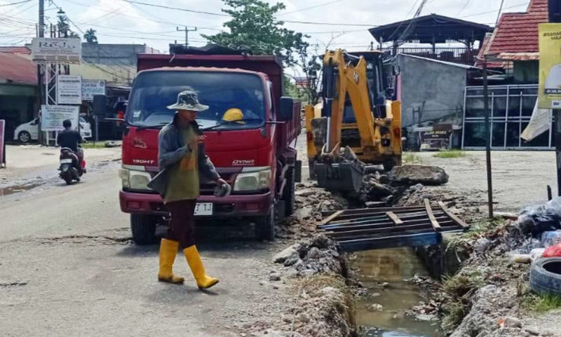 Perbaiki  Jalan Cipta Karya, Pemprov Mulai dengan Buat  Saluran Drainase