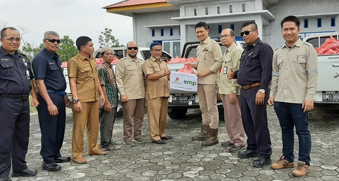 EMP Bentu Ltd Serahkan Bantuan Pasca Banjir dan Program Makanan Tambahan