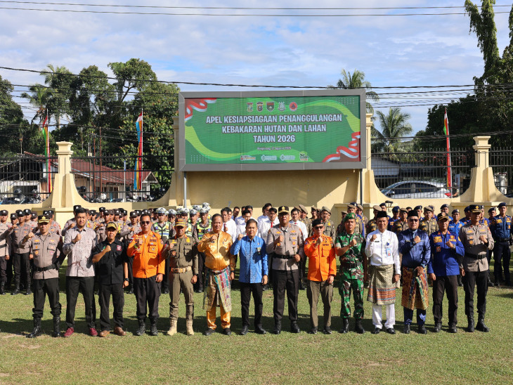 Wakili Bupati Kampar, Kepala BPBD Kampar Azwan Hadiri Apel Gelar Pasukan Kesiapsiagaan Bencana Kebakaran Hutan dan Lahan (Karhutla) Tahun 2026