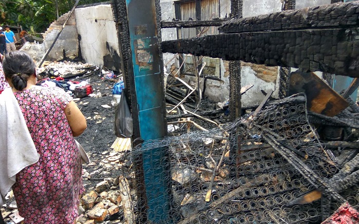 Kebakaran Hanguskan Rumah Warga Sukajadi-Pekanbaru, 1 Unit Honda Jazz Ikut Terbakar