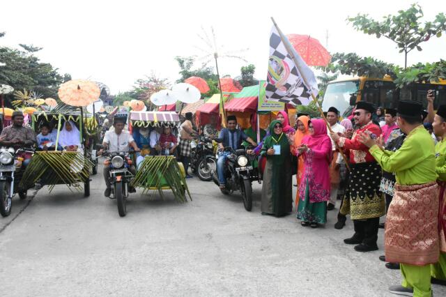 70 Becak Hias Bawa 24 Pasangan Pengantin ke Sidang Isbat