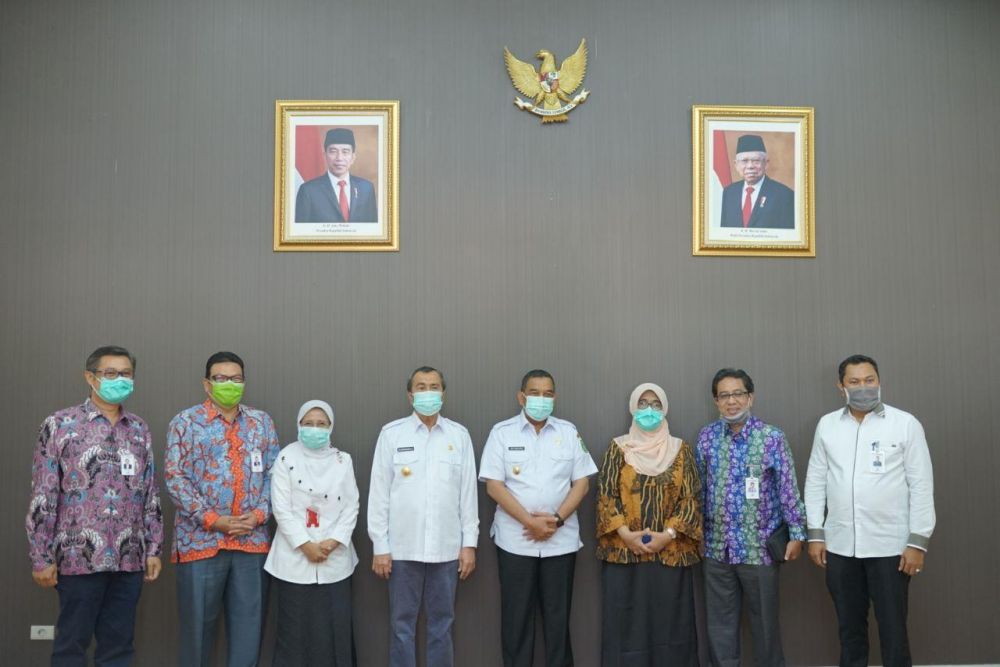 Terima Bantuan APD dari Bank Riau Kepri, Gubri: Terima Kasih...