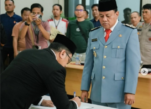KPK langsung  Periksa Intensif Bupati Kuansing Suhardiman Amby dan Sekda Zulkarnain