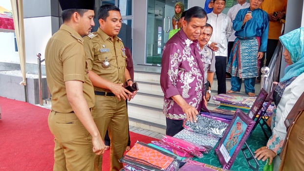 Wah...Begini Menawannya Batik Rumbai, Sambil Pakai, Pak Wali pun Janji Promosikan untuk Pegawai
