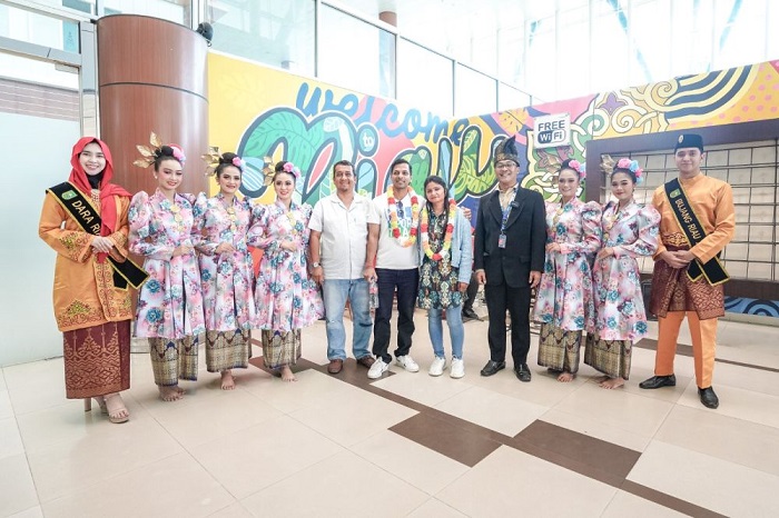 Awal Tahun 2024, Dispar Riau Sambut Wisatawan Mancanegara di Bandara SSK II