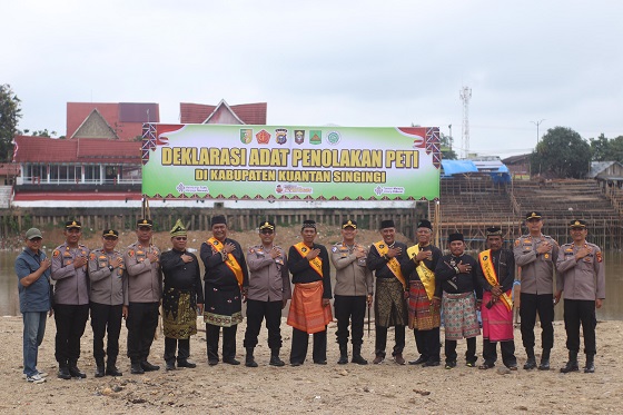 Deklarasi Adat Penolakan PETI di Kuansing, Kapolres: Mari Jaga Sungai dari Kerusakan