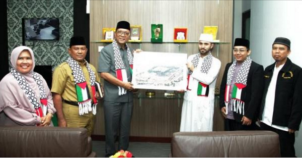 Bupati Kampar Terima Kunjungan Syekh Hasan Hamdaga dari Palestina