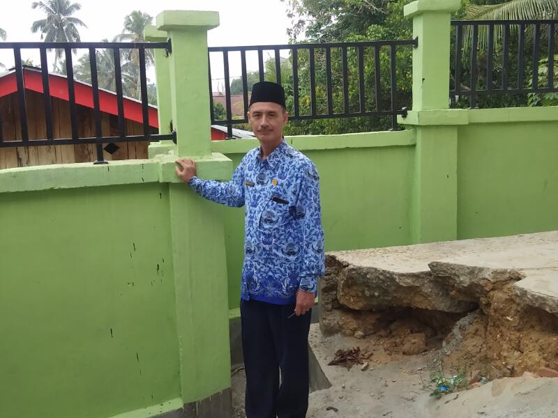 RKB Terancam Roboh, Disdikpora Rohul Bangun Pagar di SMP Negeri 1 Rambah Hilir