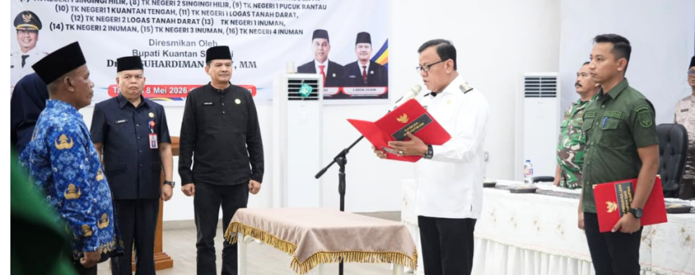 Bupati Kuansing Lantik 36 Kepala Sekolah dan 1 Pejabat Fungsional, Tekankan Pendidikan Berkualitas