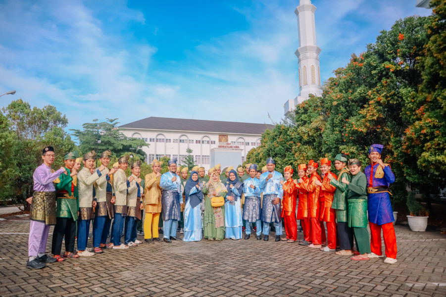 Abdurrab Islamic School Taja Performance of Riau Traditional Arts