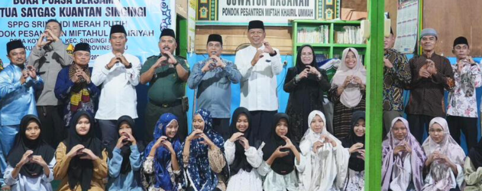 Sekda Kuansing Hadiri Buka Puasa Bersama SPPG Srikandi Merah Putih dan Santri Miftahul Khairiyah