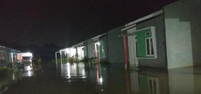 Banjir Kiriman Datang dan Redam Perumahan di Kubang
