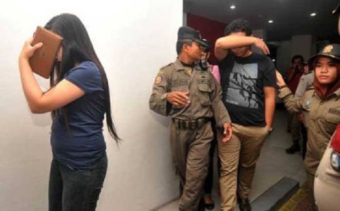 PARAH...Kocak, Pak Guru Tercyduk Berdua di Hotel Bersama Mantan Siswinya, Alasannya Bikin Ngakak