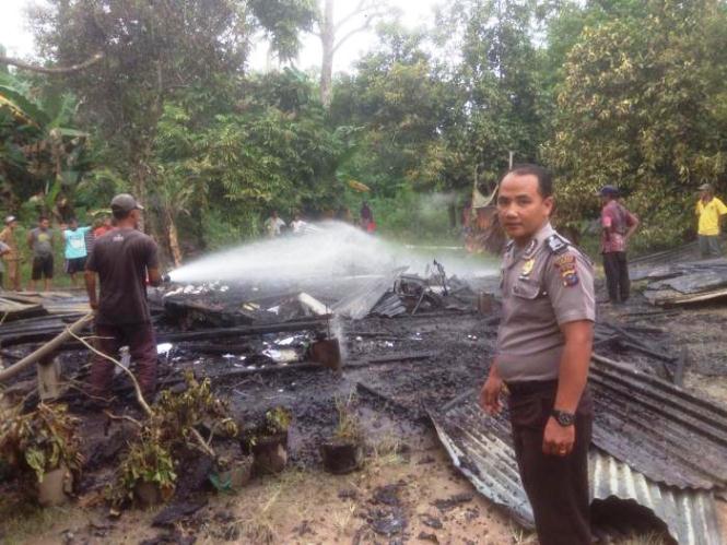 Ditinggal ke Kebun, Rumah Warga Bengkalis Ludes Terbakar