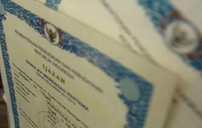 DEGIL! Sekolah di Pekanbaru Masih Tahan Ratusan Ijazah Mantan Siswa