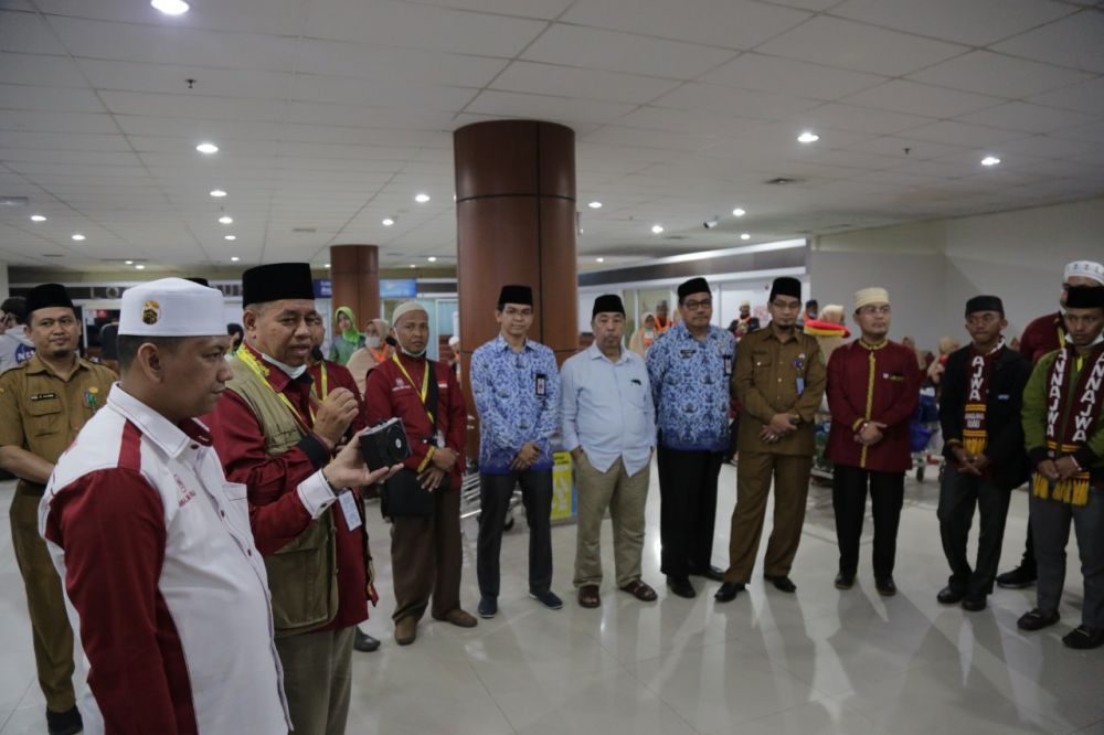 Alhamdulillah! Usai Tunaikan Umrah, Rombongan Pemenang MTQ Tingkat Provinsi Riau kembali ke Tanah Air