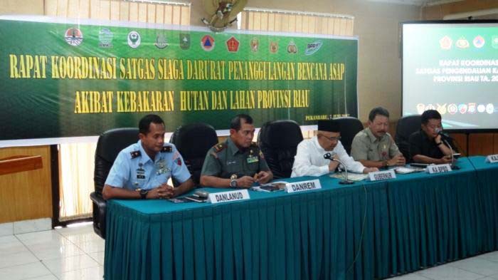 Gubri Keluarkan SK, Status Siaga Asap Riau Diperpanjang Hingga November 2017