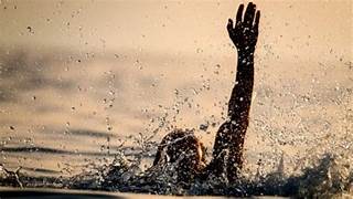 Tragedi di Sungai Batang Gansal: Mahasiswa Hilang Saat Menolong Teman