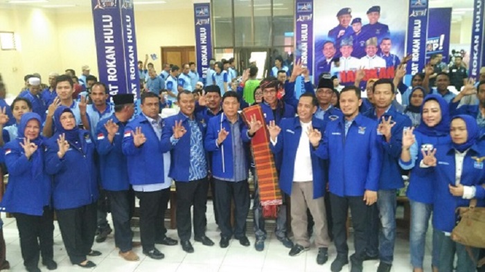 Hinca Panjaitan Serukan Ribuan Kader Demokrat Rohul Terus Bergerak Menangkan Firdaus-Rusli