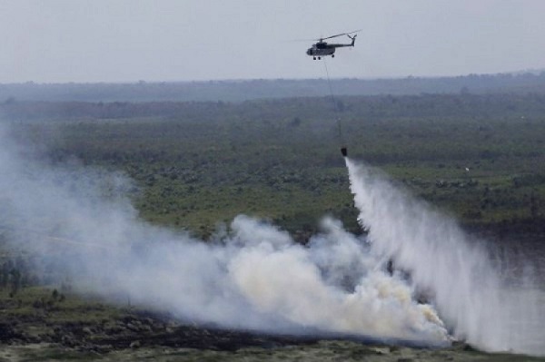 Satgas Udara Kerahkan 3 Heli Pemadam dan 2 Pesawat Modifikasi Cuaca