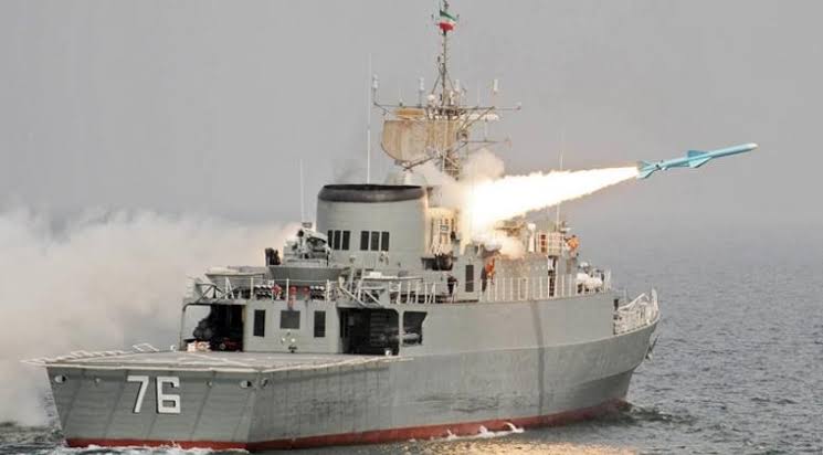 Duarrr! Kapal Perang Iran Tembak dan Tenggelamkan Kapal Rekannya, Padahal Sedang Latihan, 20 Orang Tewas