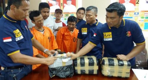 Dibawa dari Medan, Ganja 15 Kg dan 2 Kurir Ini Ditangkap Duri