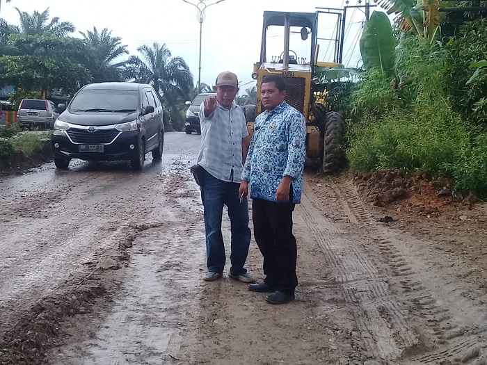 Hingga Oktober 2019, Tujuh Kali Dinas PUPR Rohul Pelihara Ruas Jalan Provinsi Riau di Tandun