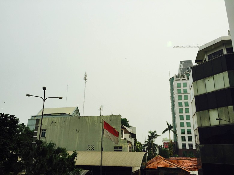 Langit Jakarta Tertutup Kabut, Ini Kata BMKG
