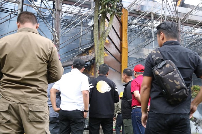 Pj Wali Kota Pekanbaru Muflihun Pantau Upaya Pemadaman Kebakaran Kantor MPP