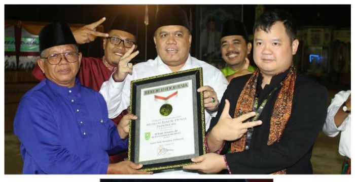 Inhu Pecahkan Rekor MURI Makan Bersama 100 Ribu Kue Bolu Berendam