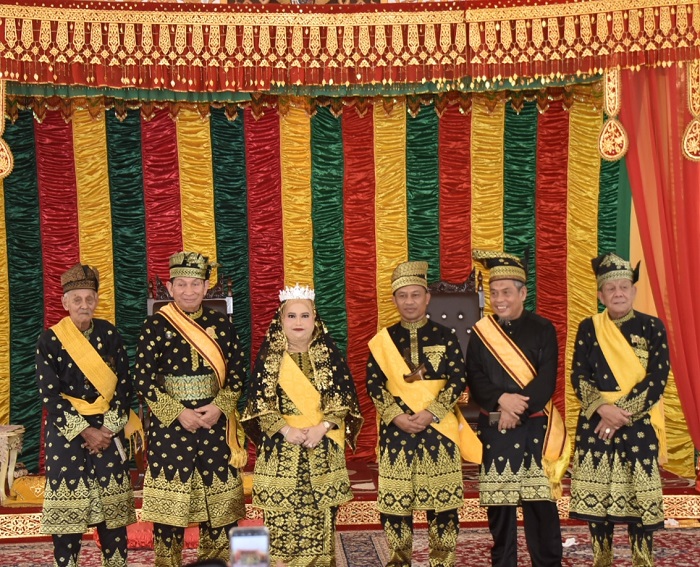 Setelah Penabalan, Bupati Kasmarni dan Wakil Bupati Bagus Santoso Resmi Sandang Gelar Kehormatan