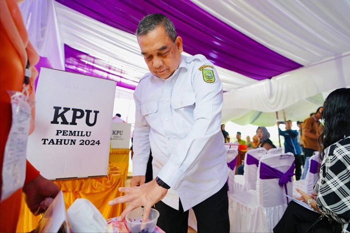 Gubernur Riau Berikan Hak Suaranya, Berharap Petugas dapat Menjalankan Tugas dengan Baik