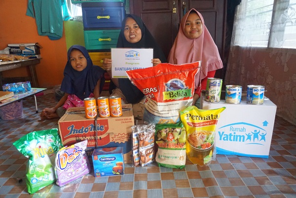 Rumah Yatim Salurkan  Bantuan untuk Keluarga Syahira Wirman, Yatim Berprestasi Asal Riau