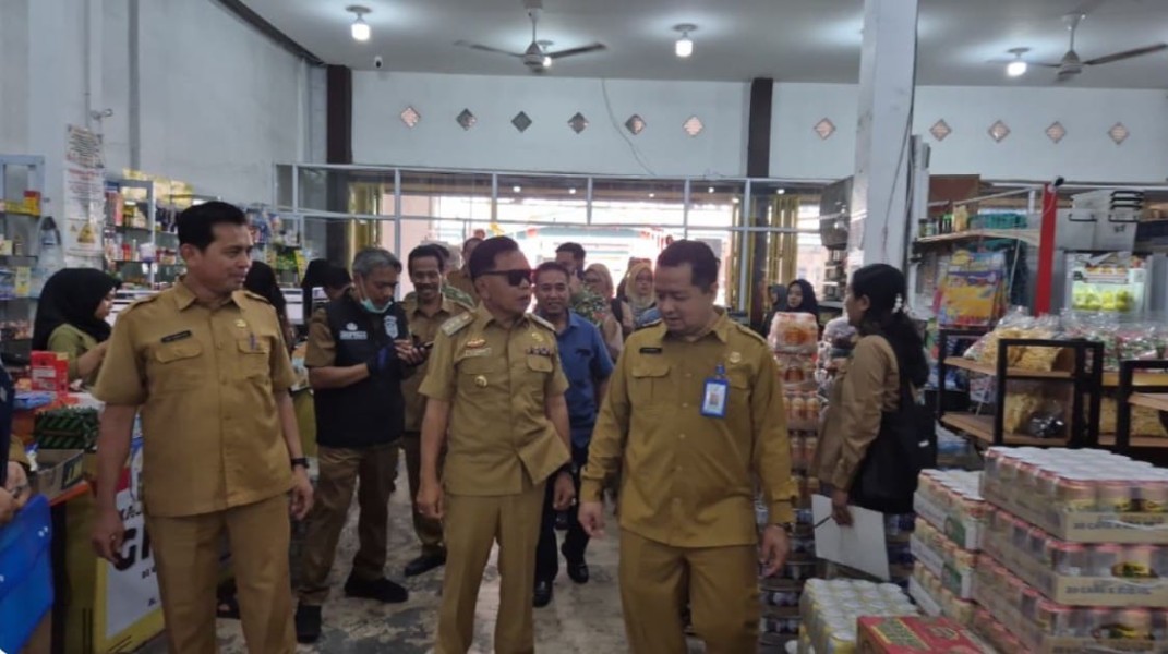 Jelang Lebaran, Bupati Asmar dan BBPOM Pekanbaru Sidak Minimarket di Meranti, Pastikan Produk Aman Dikonsumsi