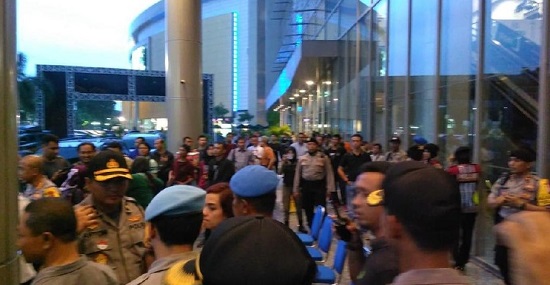 Tak Kantongi Izin Kepolisian, Konser Solidaritas Ahmad Dhani 'Hadapi Dengan Senyuman' Batal Malam ini...