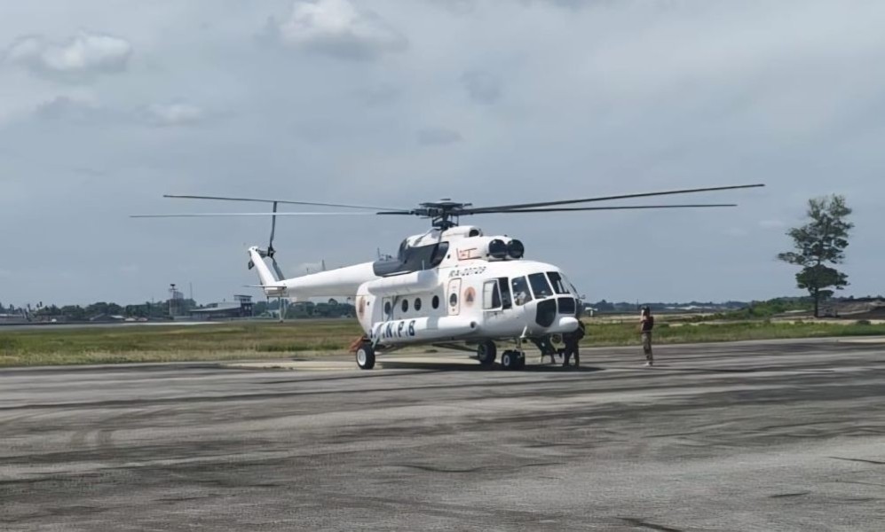 Helikopter Water Bombing Kembali Mendarat di Riau