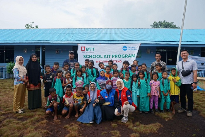 MTT Subagteng Berikan Bantuan Perlengkapan Sekolah untuk Anak-anak di Kepulauan Meranti