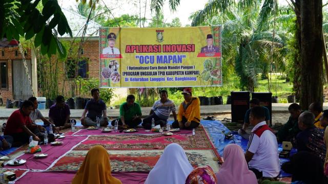 Serahkan Bantuan Program OCU MAPAN, Jadikan Keluarga Mandiri