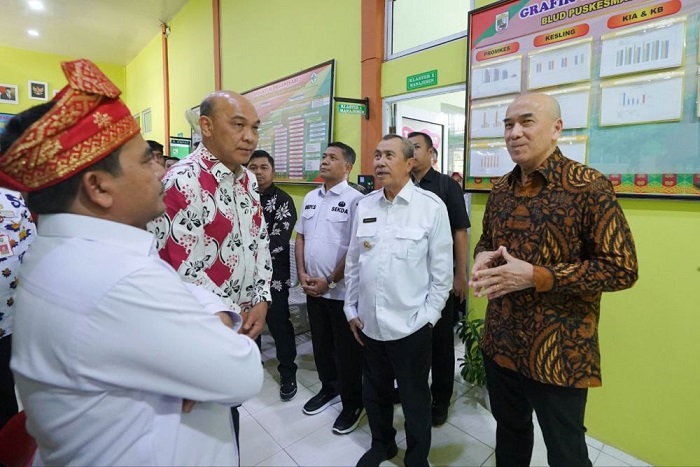 MoU dengan April Group, Menteri Kesehatan  Tinjau Puskesmas Berkilau di Pangkalan Kerinci II