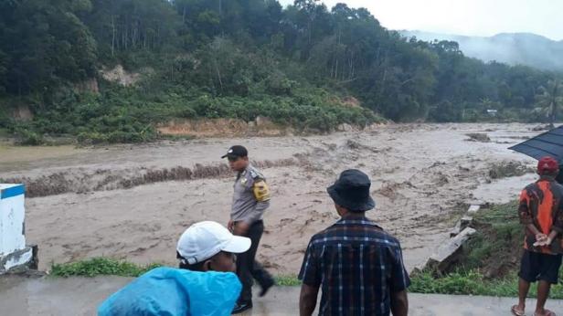 Banjir dan Longsor Terjang Enam Wilayah  di Sumbar Hari Ini, Sijunjung Paling Parah!