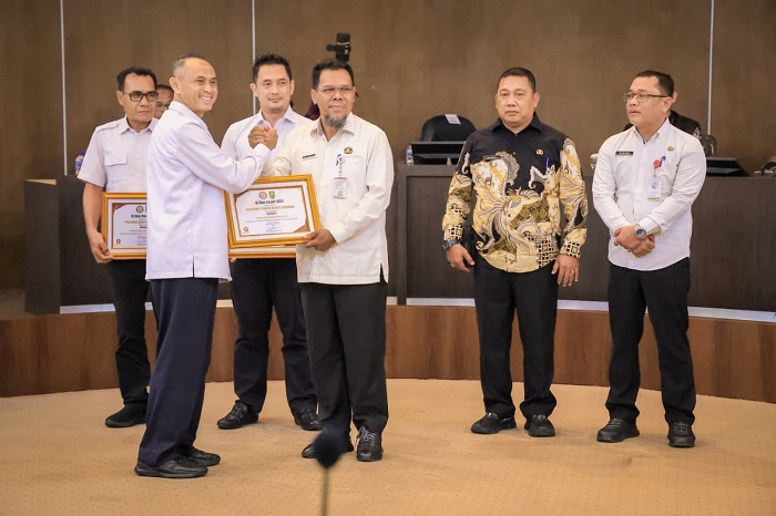 Pemko Pekanbaru Terima Penghargaan dari KI Riau Award 2025