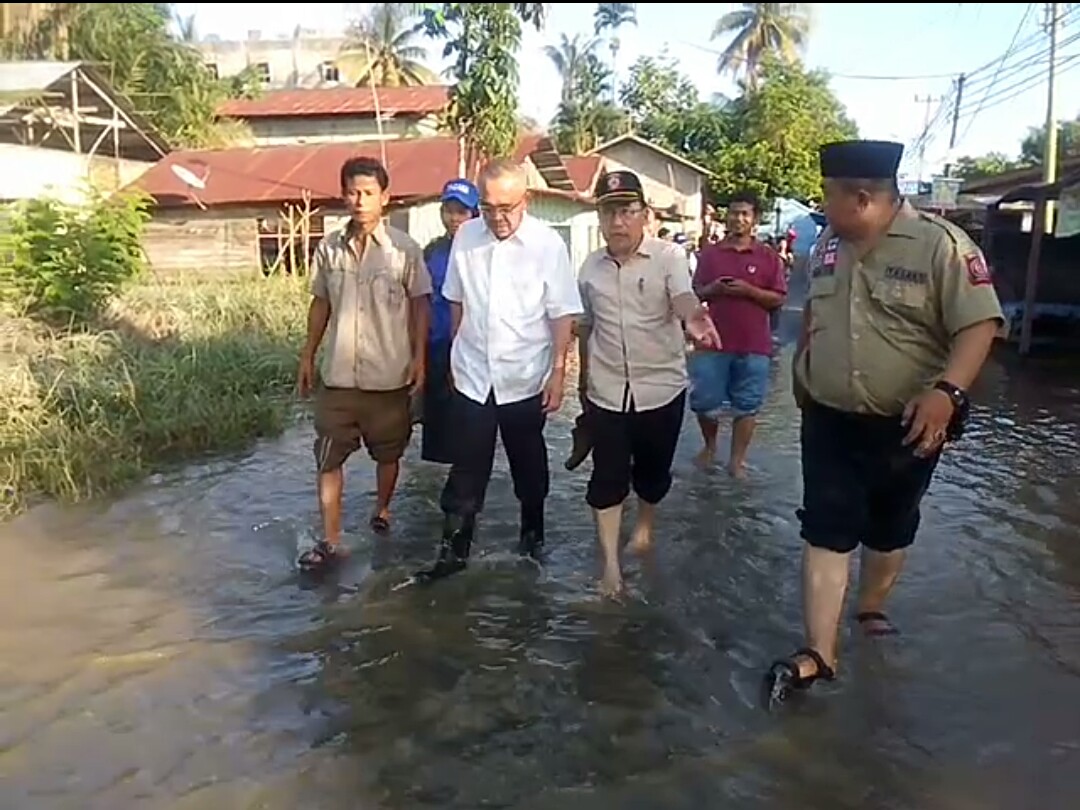 Gubri Kunjungi Korban Banjir di Bambu Kuning