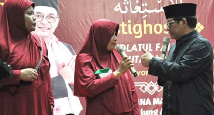 Pramono Anung Sibuk Yakinkan Emak-emak Kalau Jokowi Itu Rajin Ibadah dan Puasa Senin Kamis, Penting Gak Sih?