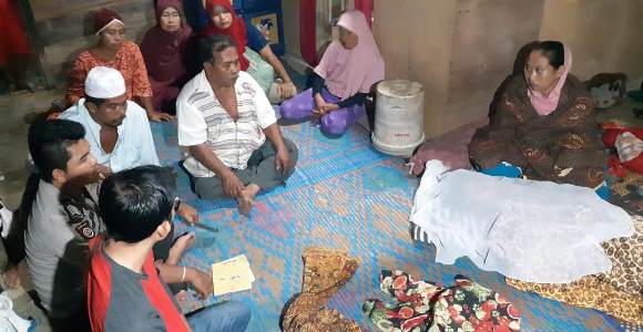 Dikira Sedang Bercanda Kunci Kamar, Nurlina Syok Temukan Suaminya Tewas Terlilit Kain Panjang