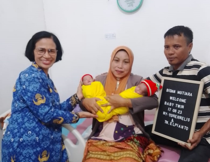 MOMEN BAHAGIA!  17 Agustus, Pasangan Warga Kopah Kuansing Dihadiahi Sepasang Bayi Kembar...
