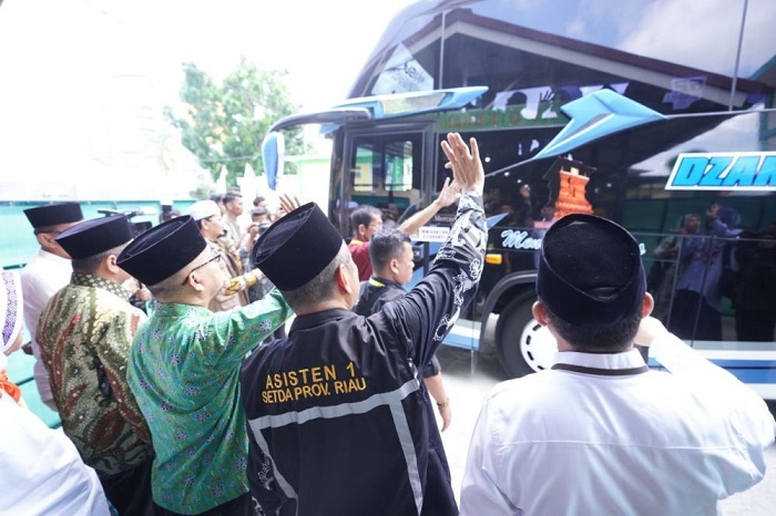 Lepas Calon Jemaah Haji Asal Kabupaten Inhil, Berikut Pesan Asisten I Setdaprov Riau